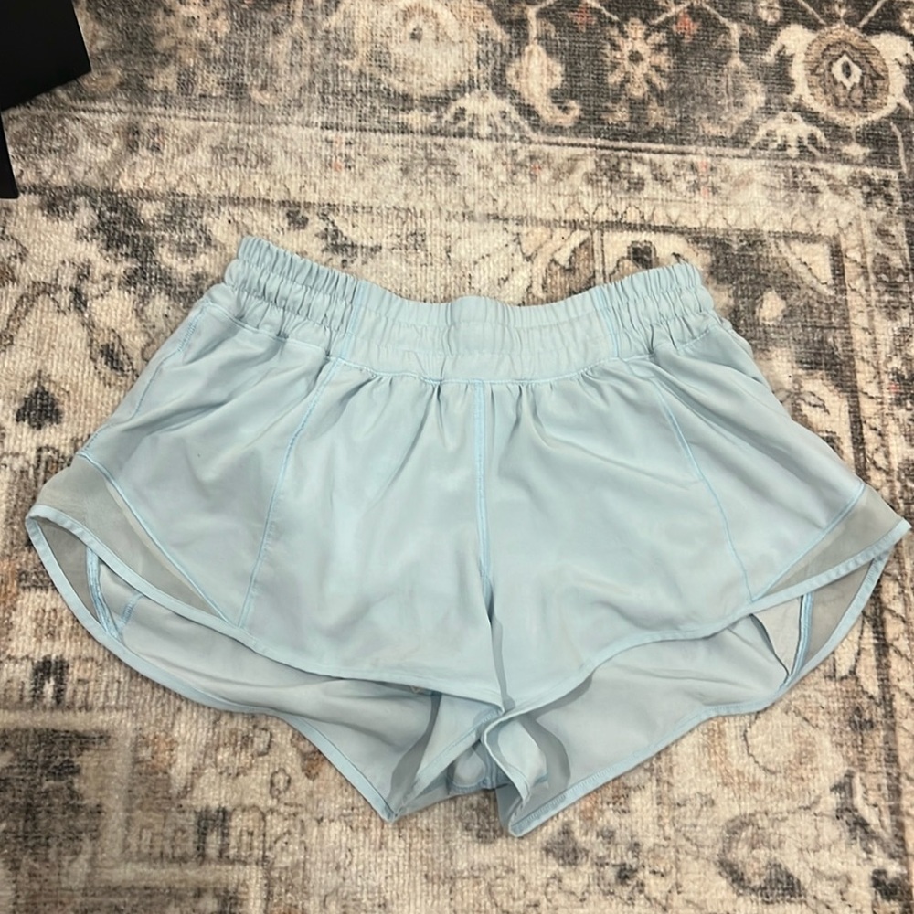 lululemon hotty hot shorts 2.5